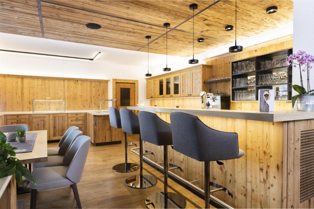 Hotel Garni Tirol Ladis Exteriör bild