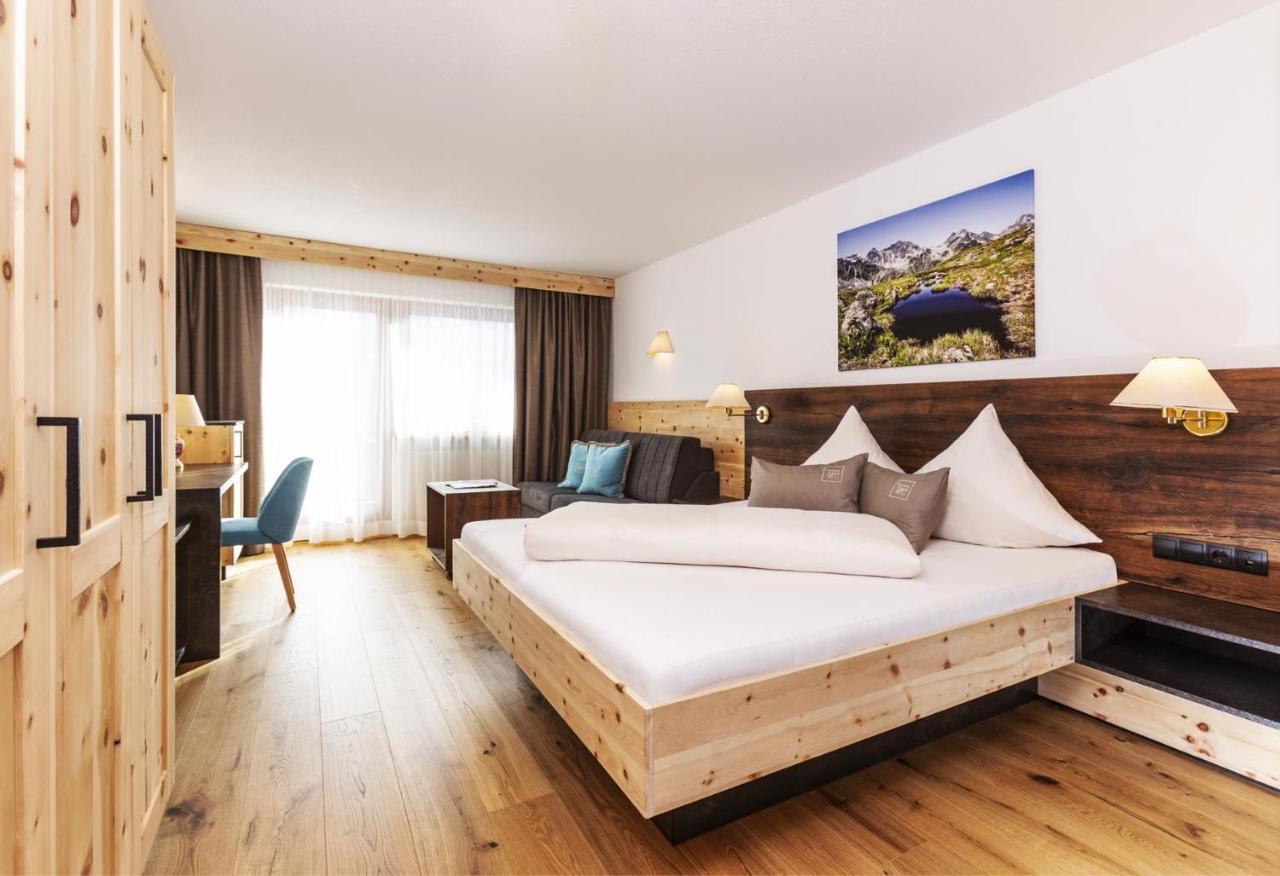Hotel Garni Tirol Ladis Exteriör bild