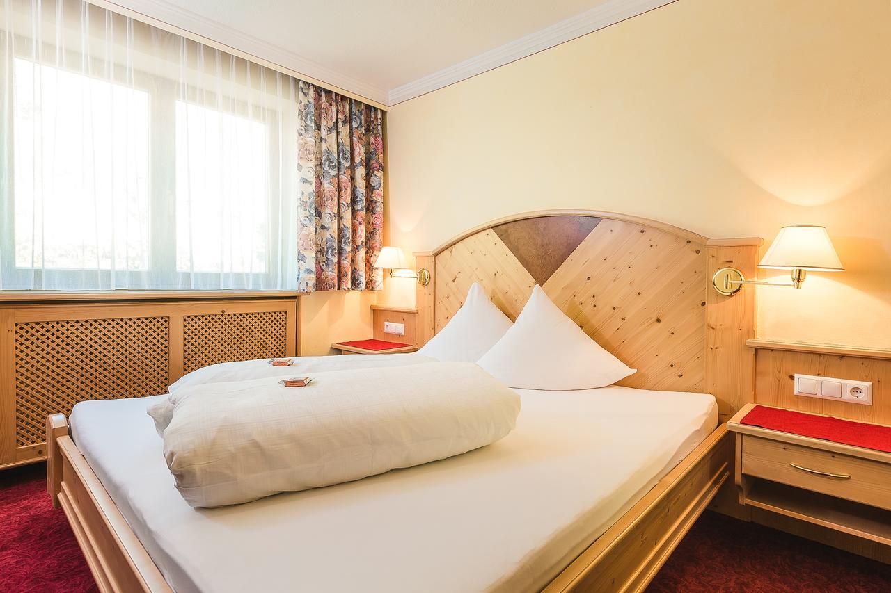 Hotel Garni Tirol Ladis Exteriör bild