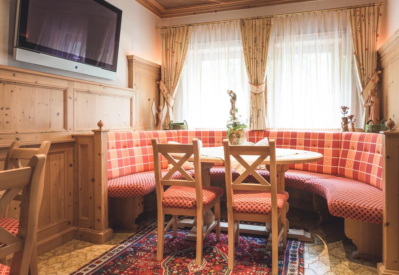 Hotel Garni Tirol Ladis Exteriör bild