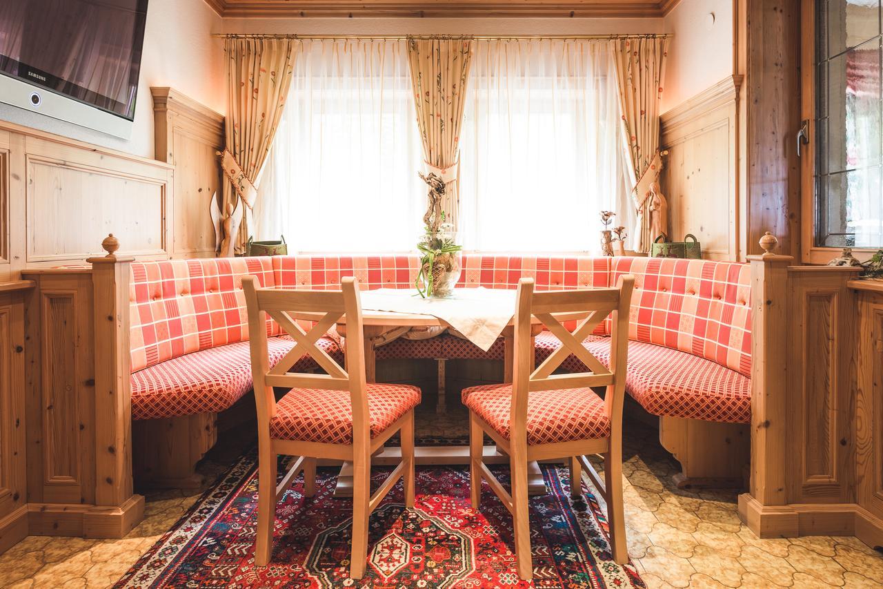 Hotel Garni Tirol Ladis Exteriör bild