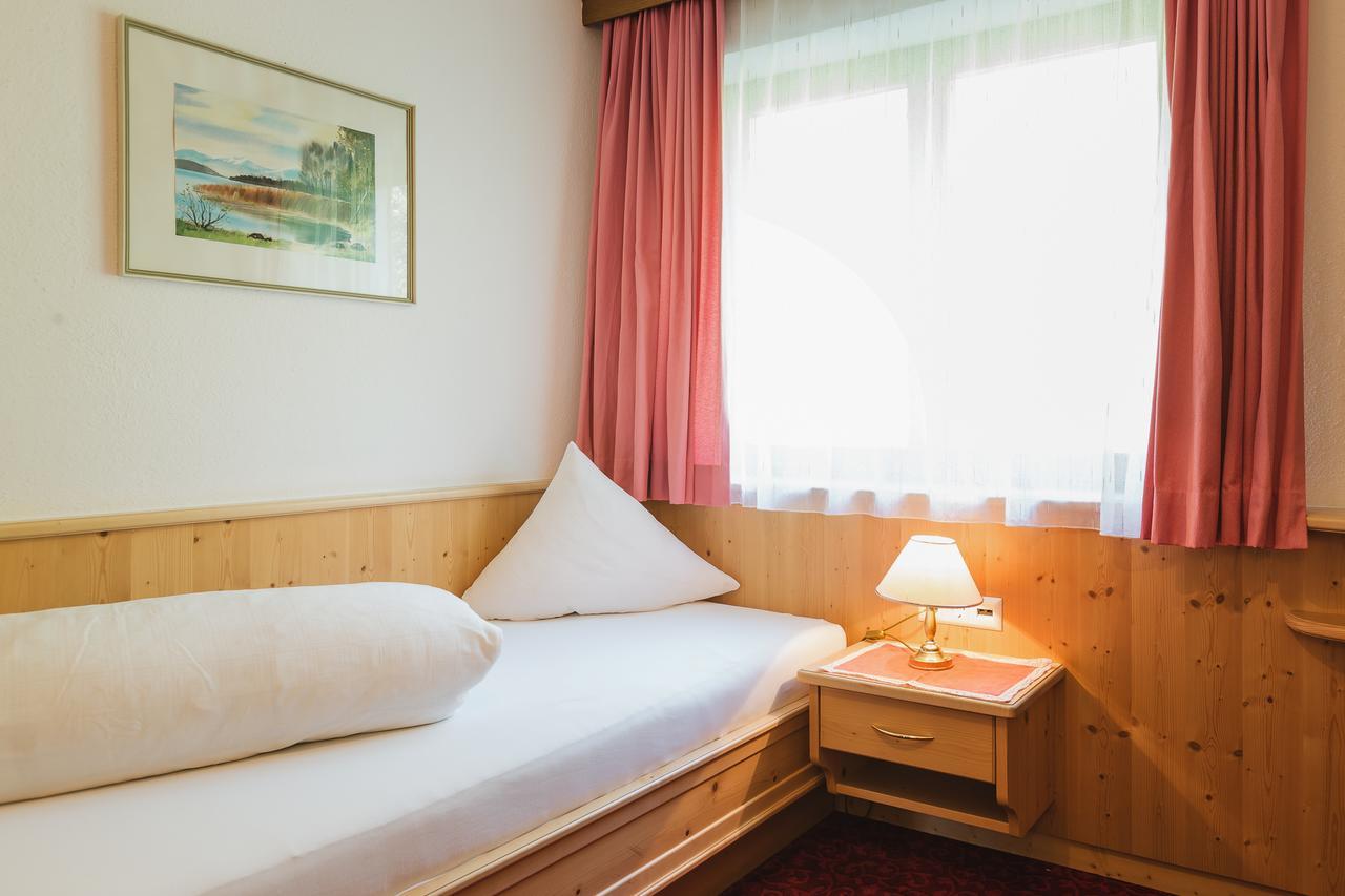 Hotel Garni Tirol Ladis Exteriör bild