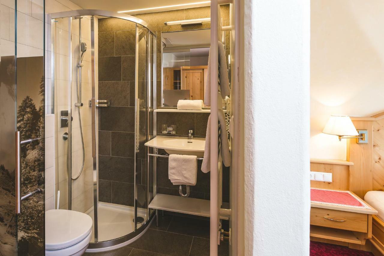 Hotel Garni Tirol Ladis Exteriör bild